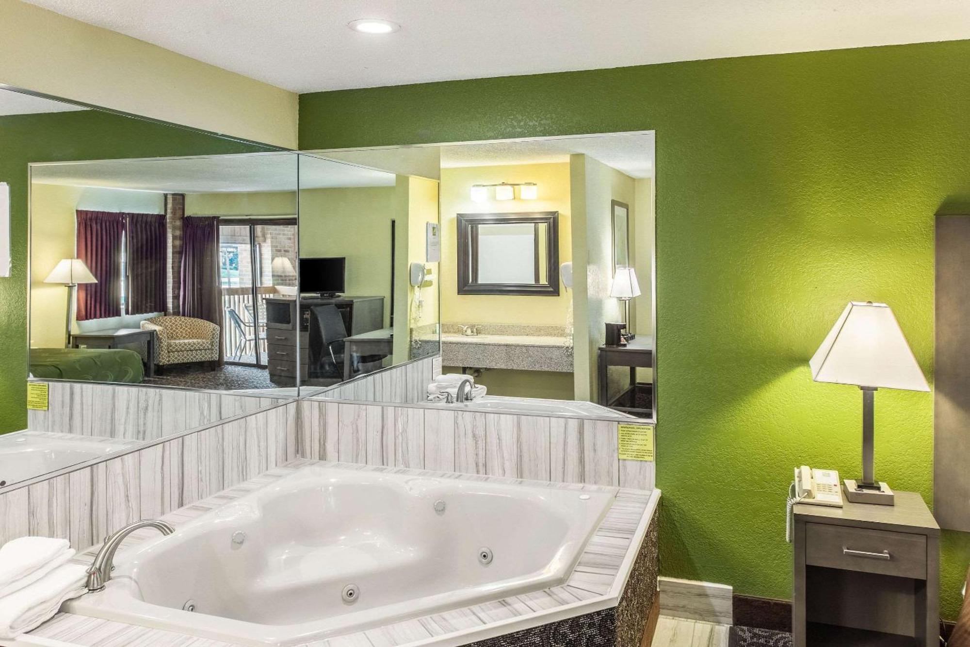 Quality Near Us-224 Hotel