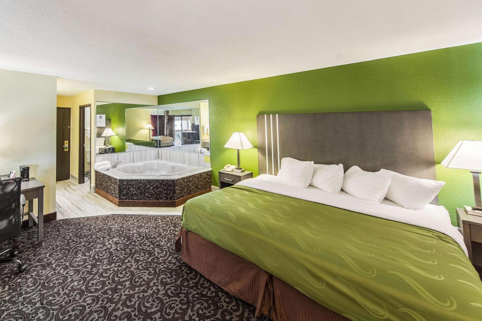 Hotel Quality Near Us-224 3*